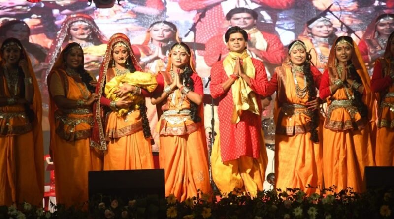 दशहरा महोत्सव:पूर्व Dgp की गायकी ने बांधा समां, किसकी गीतों पर झूमे दर्शक; भक्ति से सूफियाना संगीत तक की धूम – Devotional Music, Sufi Melodies And Maithili Folk Dances Light Up Patna Dussehra Fest