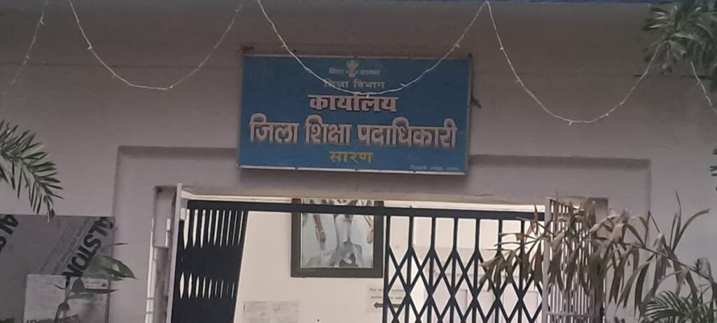 बिहार:सारण में निगरानी विभाग की कार्रवाई से हड़कंप, नगरा बीआरसी का लेखापाल राजीव कुमार गिरफ्तार – Vigilance Department Action Causes A Stir In Saran; Nagra Brc Accountant Rajiv Kumar Arrested.