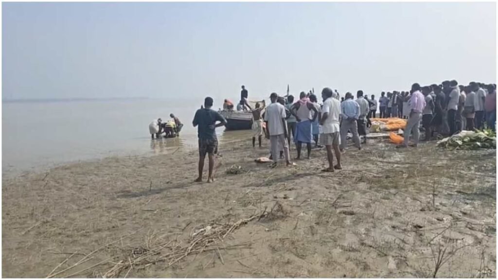 राघोपुर नाव हादसा:13 बच्चों के शव गंगा में क्यों विसर्जित किए गए? जानिए पीढ़ियों पुरानी परंपरा – Raghopur Boat Accident 13 Children Ganga River Immersion Bhagatan Tola Kabir Panth Tradition