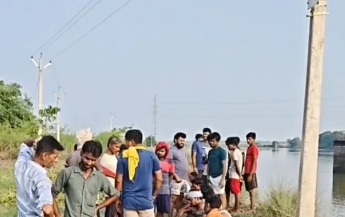 बिहार में हादसा:निर्माणाधीन पुल के चौथे पाया के पास नदी में डूबा युवक, एसडीआरएफ के इंतजार में बीते तीन घंटे – Bihar-news-samastipur-youth-drowns-in-baya-river-rescue-operation-delayed